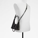yvana_black_008-002-004_003