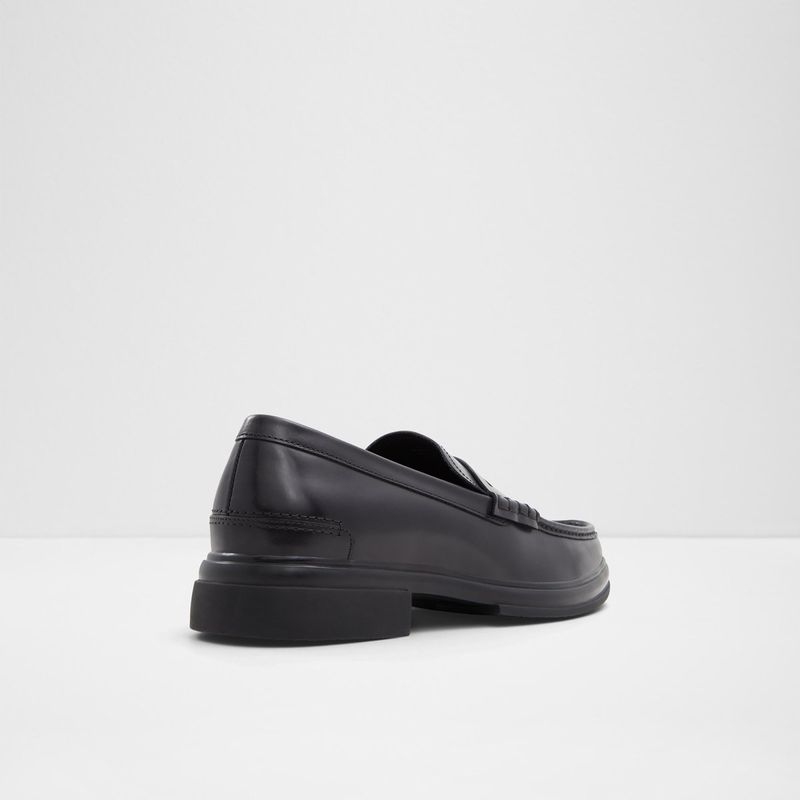 tucker_black_001-001-043_001