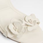 Daisylily-white-bone