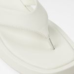 Grettle-white-bone