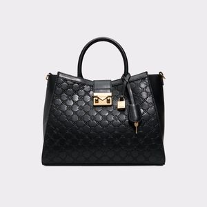 Crelally black